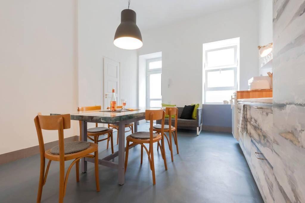 Modern Stylish 2 Bedroom Holiday Apartment ブダペスト エクステリア 写真
